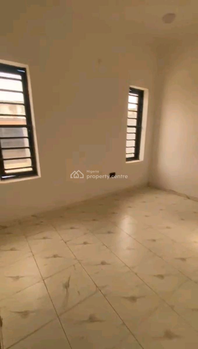 *to/lease*  Newly Built N Nicely Finished  (self Compound) 2 Bedrooms, Soluyi, Gbagada, Lagos, Flat / Apartment for Rent