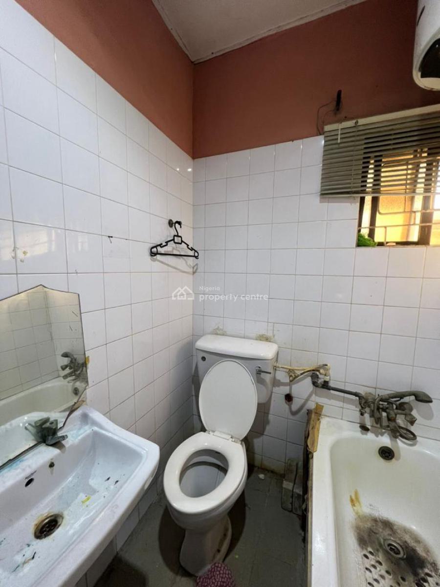 Spacious 2 Bedroom Flat in a Serene Environment, Agungi, Lekki, Lagos, Flat / Apartment for Rent