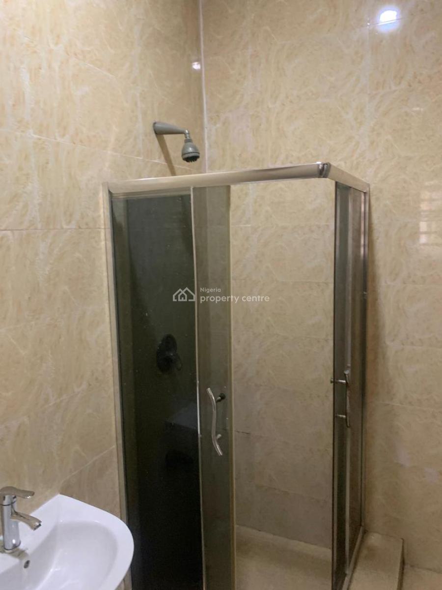 Spacious 4 Bedroom Apartment with Self Contain Bq., Ikota, Lekki, Lagos, Flat / Apartment for Rent