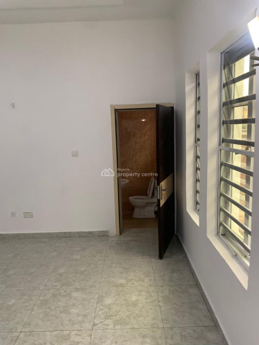 Spacious 4 Bedroom Apartment with Self Contain Bq., Ikota, Lekki, Lagos, Flat / Apartment for Rent