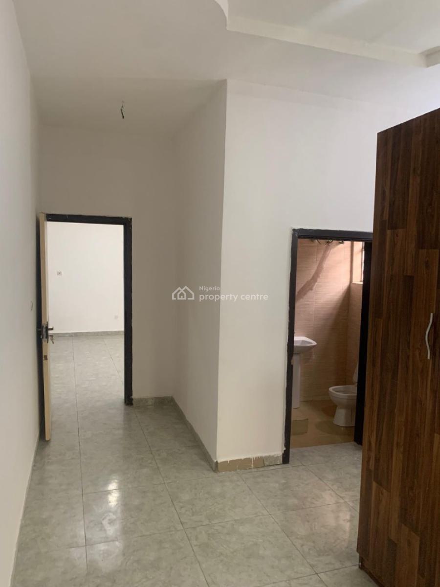 Spacious 4 Bedroom Apartment with Self Contain Bq., Ikota, Lekki, Lagos, Flat / Apartment for Rent