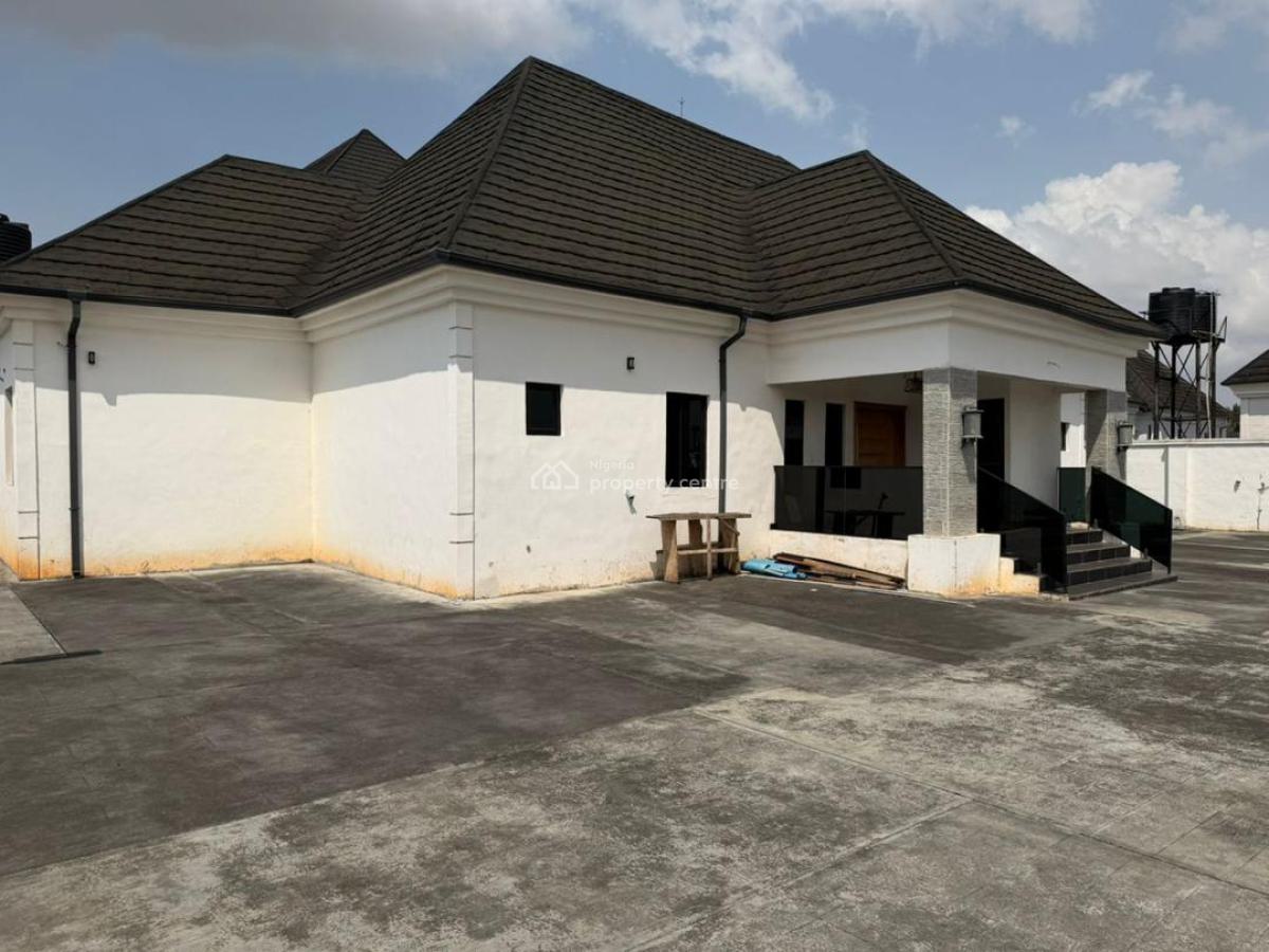 Standard 5bedroom, Irhirhi,off Airport Road, Benin, Oredo, Edo, Detached Bungalow for Sale