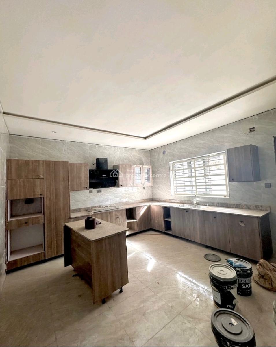 Spacious 5-bedroom Detached Duplex with Bq  Location: Lifec, Life Camp, Abuja, House for Sale