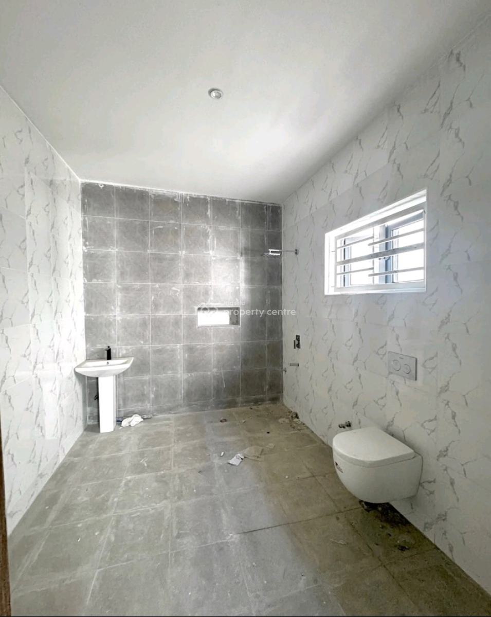 Spacious 5-bedroom Detached Duplex with Bq  Location: Lifec, Life Camp, Abuja, House for Sale