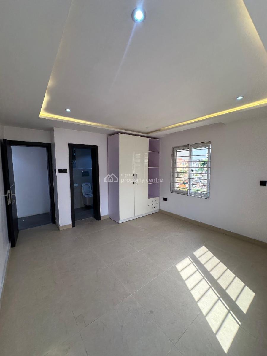 Standard Luxury Spacious 3 Bedroom Apartment, Lekki Phase 1, Lekki, Lagos, Flat / Apartment for Sale