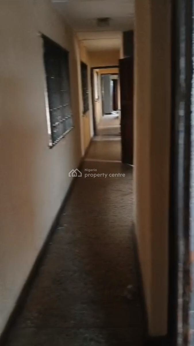 3 Bedroom Apartment in a Gated Close (upstairs), Adeniyi Jones, Ikeja, Lagos, Flat / Apartment for Rent