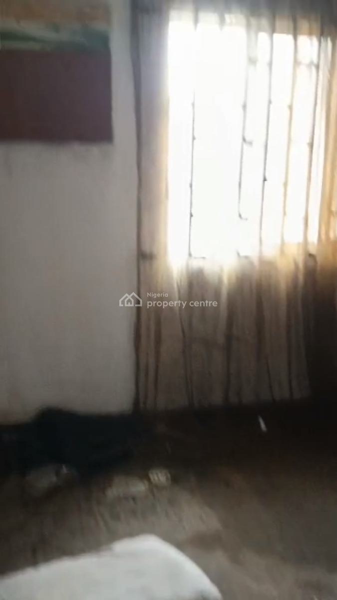 3 Bedroom Apartment in a Gated Close (upstairs), Adeniyi Jones, Ikeja, Lagos, Flat / Apartment for Rent