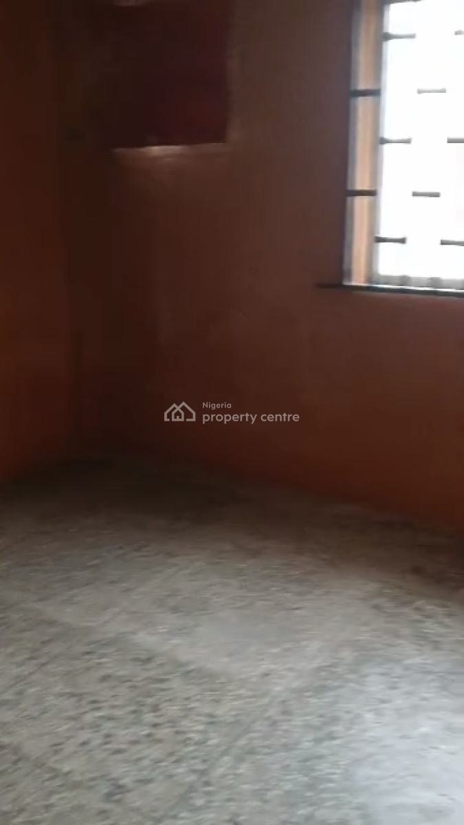 3 Bedroom Apartment in a Gated Close (upstairs), Adeniyi Jones, Ikeja, Lagos, Flat / Apartment for Rent