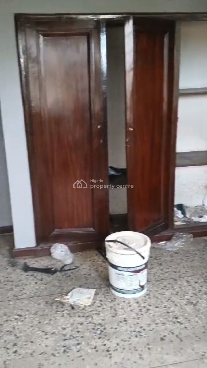 3 Bedroom Apartment in a Gated Close (upstairs), Adeniyi Jones, Ikeja, Lagos, Flat / Apartment for Rent