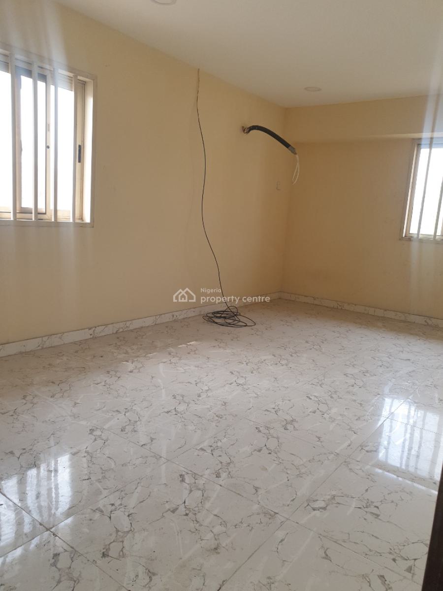 Spacious Shared Apartment in a Very Quiet and Secure Estate, Agungi/ in an Estate Just Beside Dominos Pizza Agungi, Lekki, Lagos, House for Rent