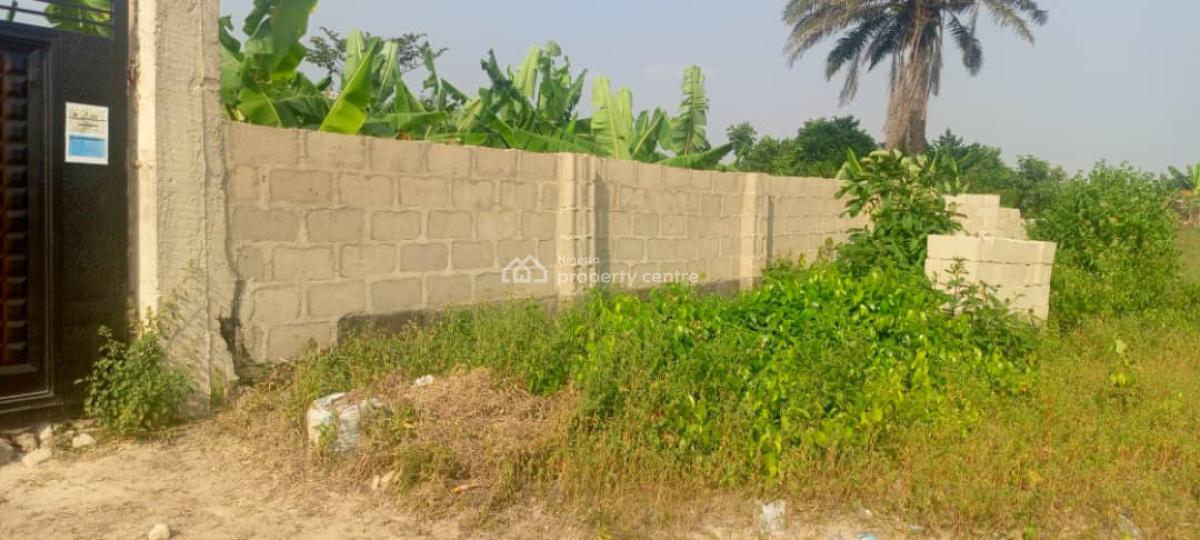 a Plot of Land Selling in Ikorodu, Beside Stadium Road, Igbogbo, Ikorodu, Lagos, Mixed-use Land for Sale