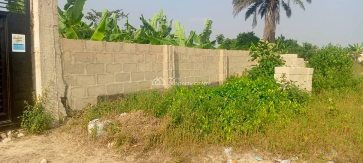 a Plot of Land Selling in Ikorodu, Beside Stadium Road, Igbogbo, Ikorodu, Lagos, Mixed-use Land for Sale