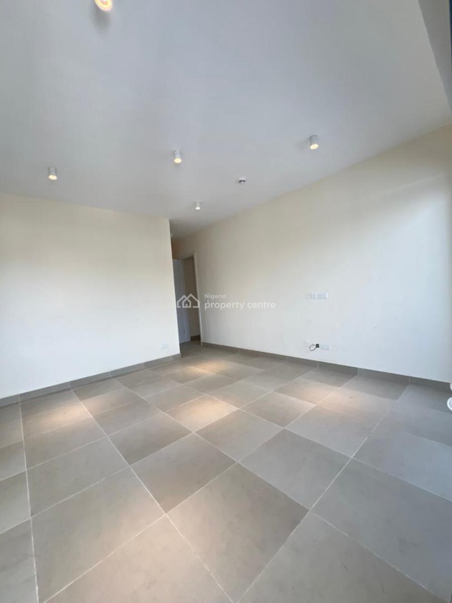 Service 3bedroom Flat with Gym and Swimming Pool, Lekki Phase 1, Lekki, Lagos, Flat / Apartment for Rent