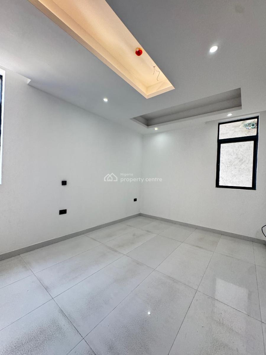 Spacious  2  Bedroom Apartment with Elevator & Gym, Lekki Phase 1, Lekki, Lagos, Flat / Apartment for Sale