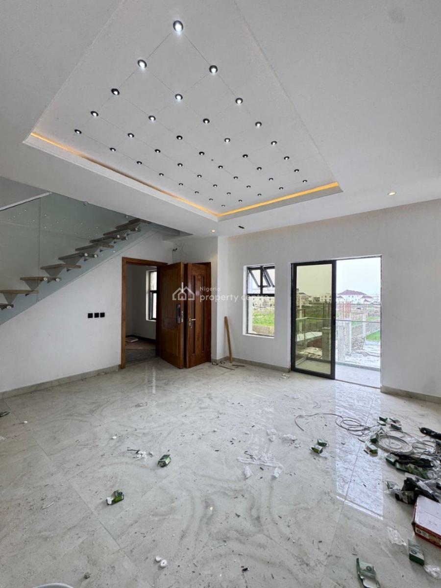 Spacious 2 Bedroom Maisonette in a Well Secure Location, Lekki Phase 1, Lekki, Lagos, Flat / Apartment for Sale