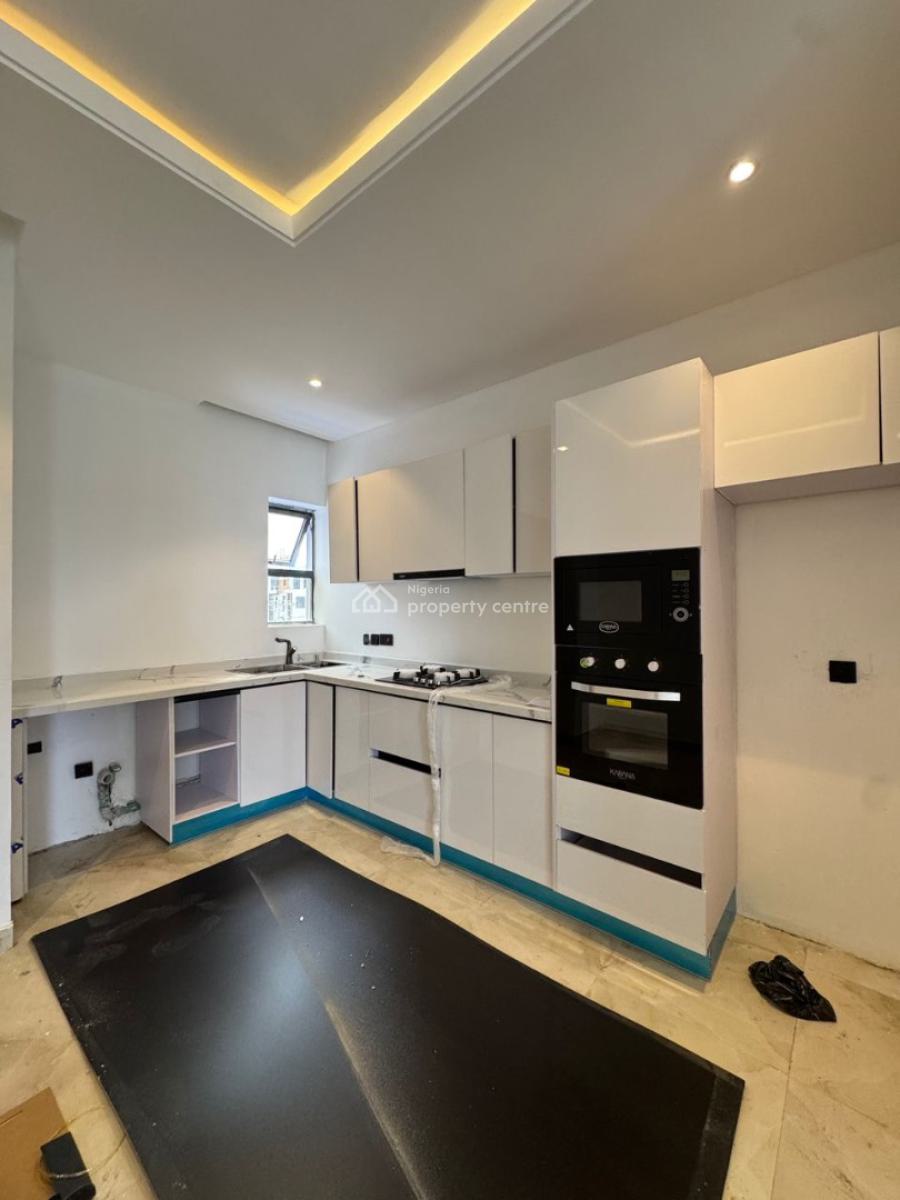 Spacious 2 Bedroom Maisonette in a Well Secure Location, Lekki Phase 1, Lekki, Lagos, Flat / Apartment for Sale