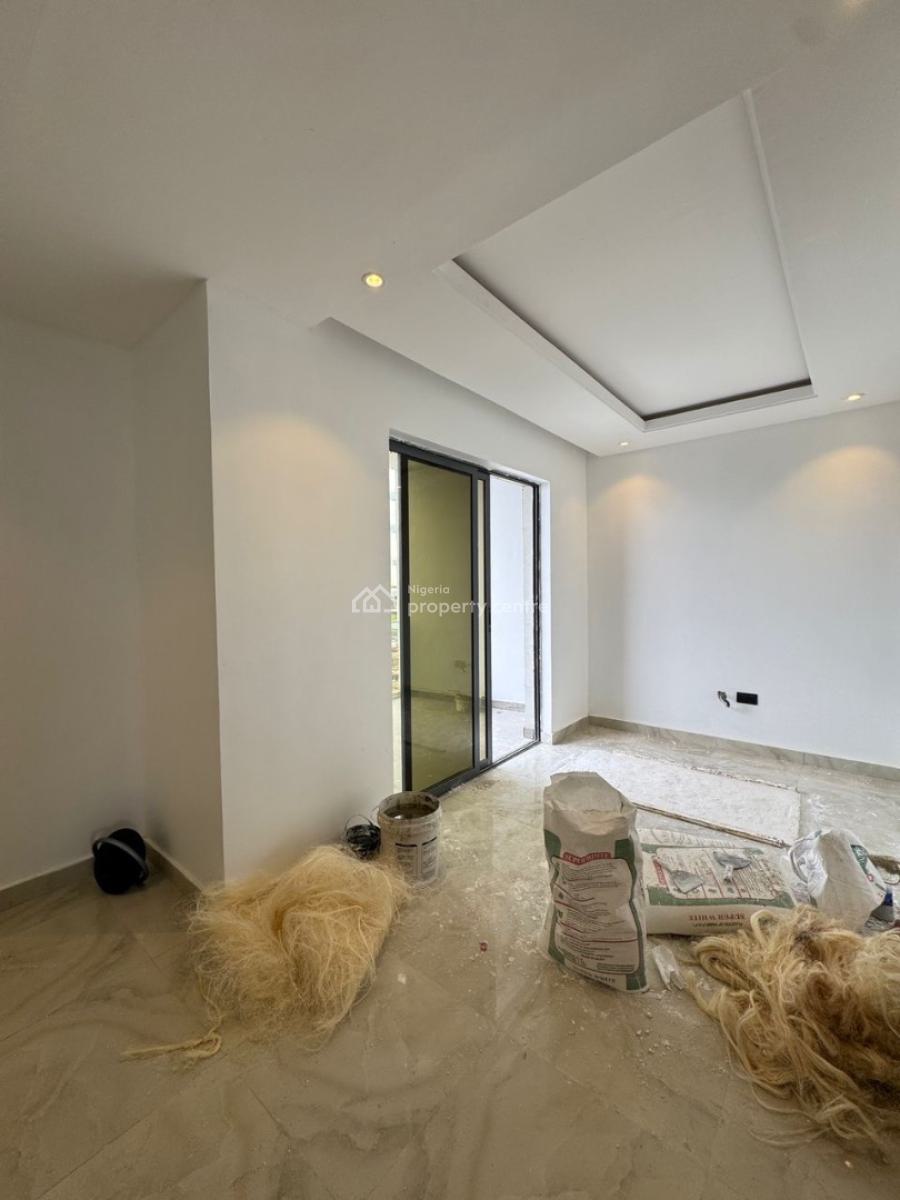 Spacious 2 Bedroom Maisonette in a Well Secure Location, Lekki Phase 1, Lekki, Lagos, Flat / Apartment for Sale