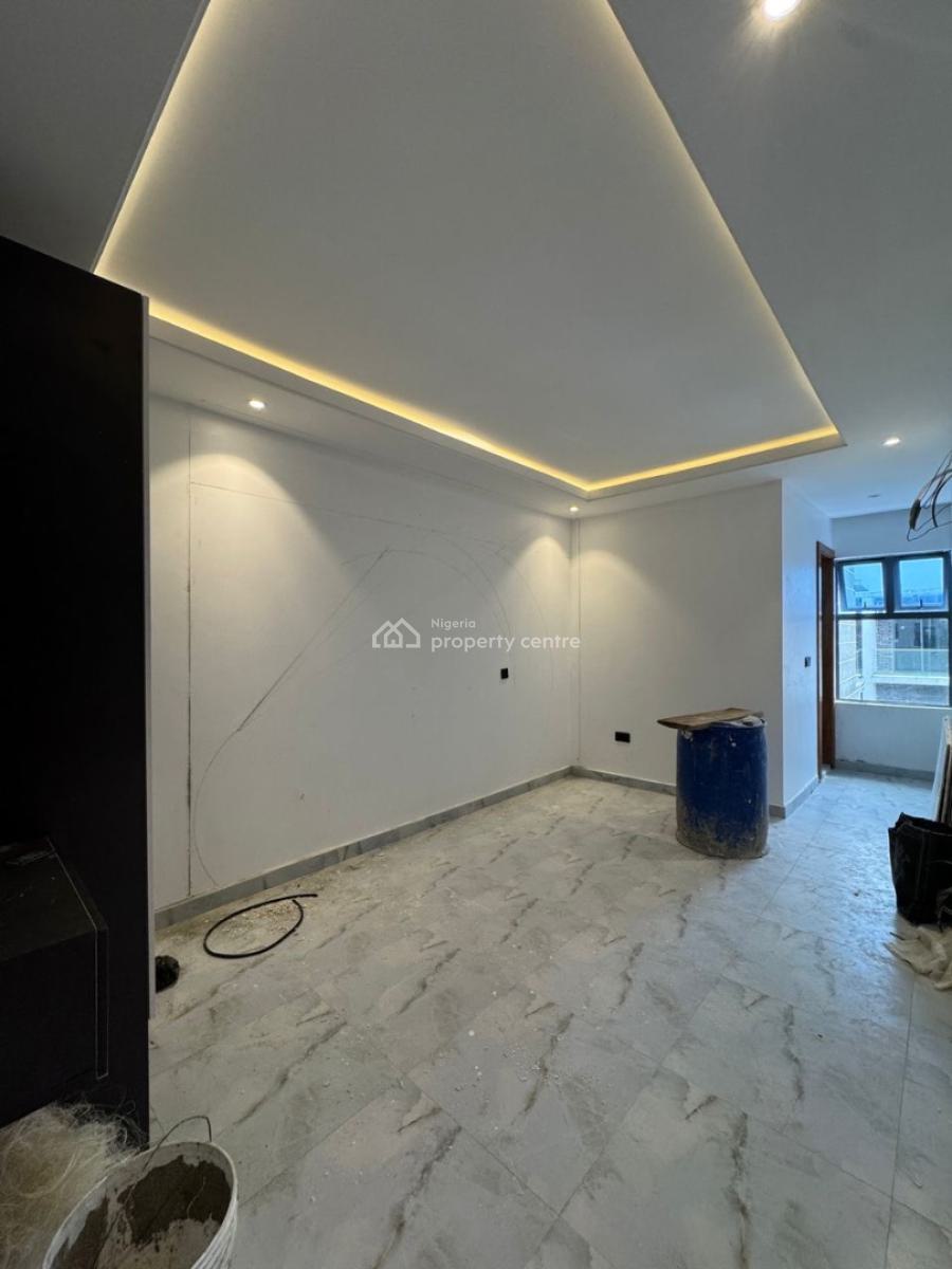 Spacious 2 Bedroom Maisonette in a Well Secure Location, Lekki Phase 1, Lekki, Lagos, Flat / Apartment for Sale