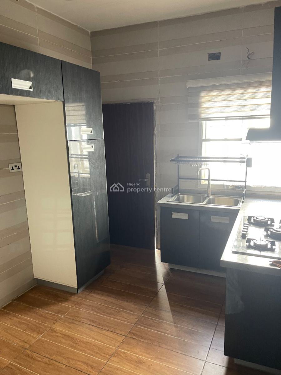 Luxury Spacious 3bed Apartment with a Bq Going As Unfurnished, Lekki Right Inside an Estate, Lekki Phase 1, Lekki, Lagos, Flat / Apartment for Rent