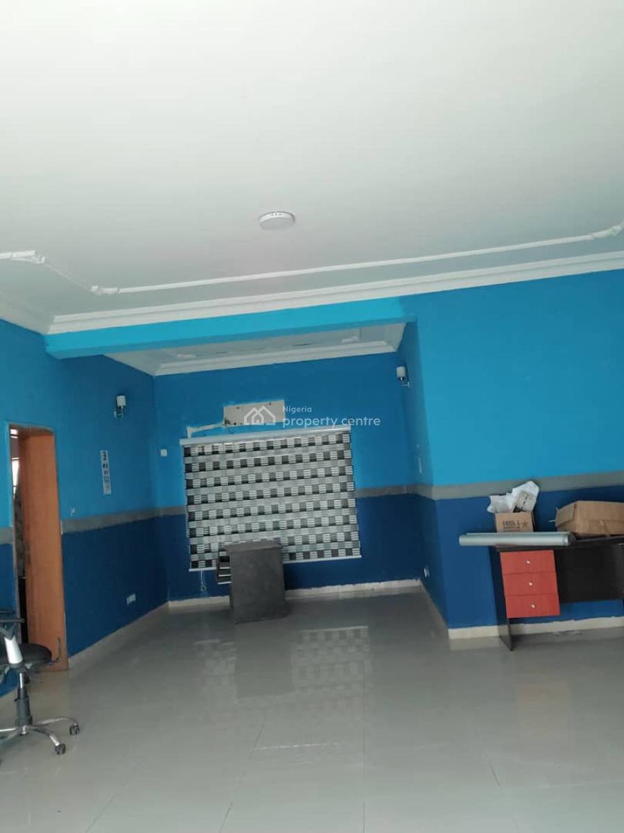 Exquisite Spacious 3 Bedroom Apartment, Lekki Phase 1, Lekki, Lagos, Commercial Property for Rent