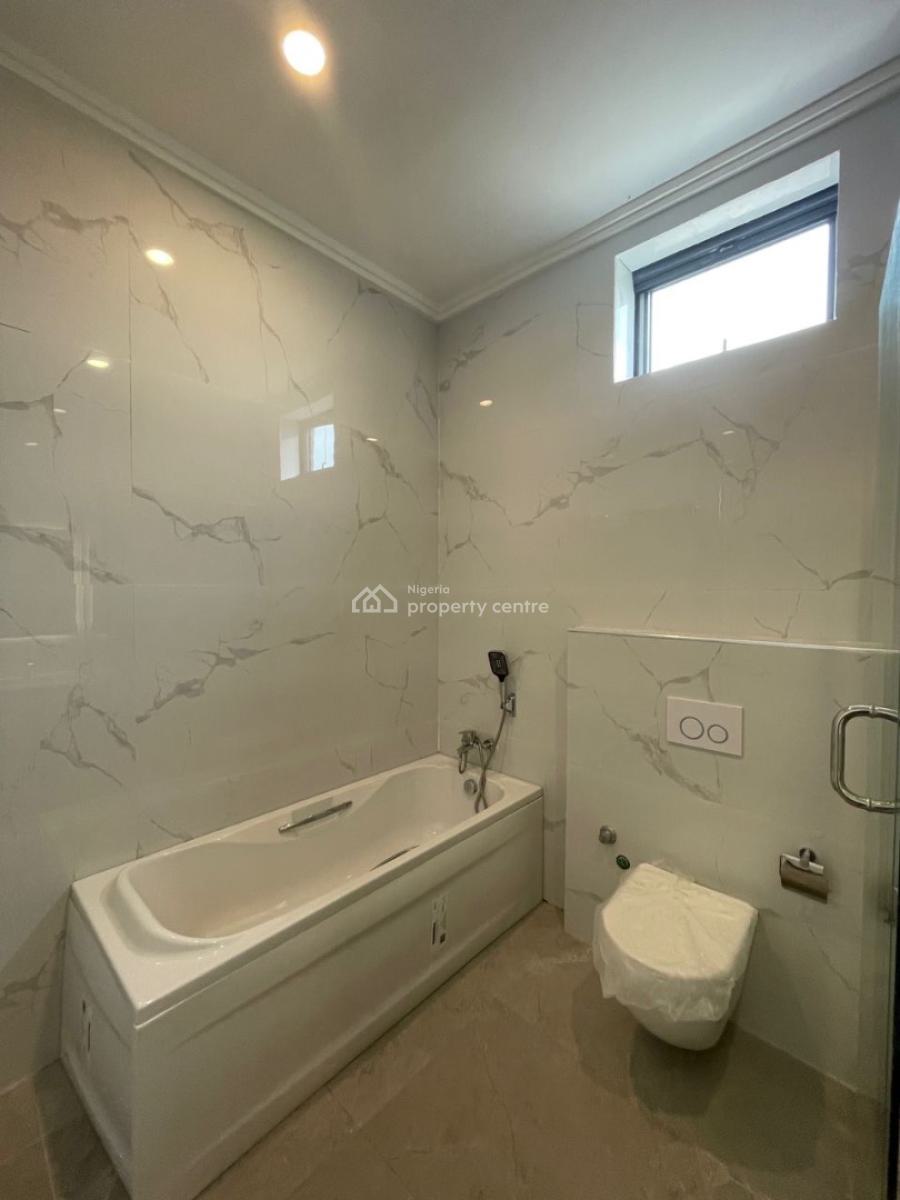 Aesthetically Pleasing 4 Bedroom Penthouse with Swimming Pool, Lekki Phase 1, Lekki, Lagos, Flat / Apartment for Sale