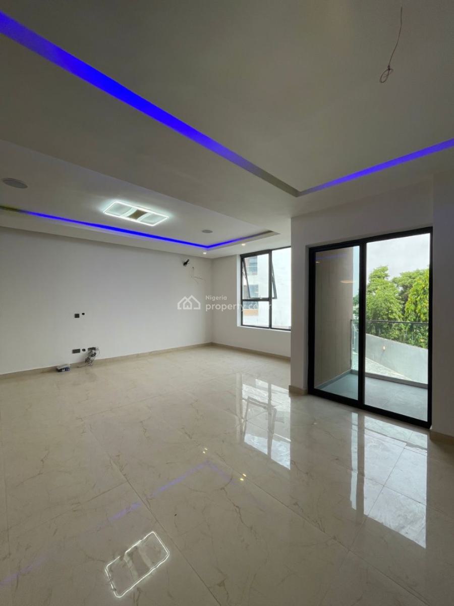 Aesthetically Pleasing 4 Bedroom Penthouse with Swimming Pool, Lekki Phase 1, Lekki, Lagos, Flat / Apartment for Sale