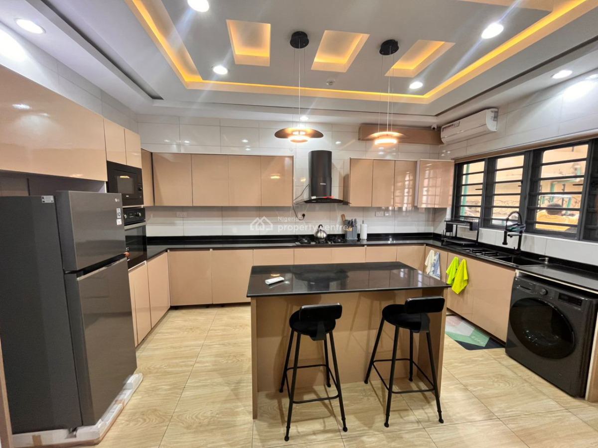 Luxury 4 Bedroom Apartment, Yemi Adetayo Street, Illasan Ikate Lekk, Lekki Phase 1, Lekki, Lagos, Flat / Apartment Short Let