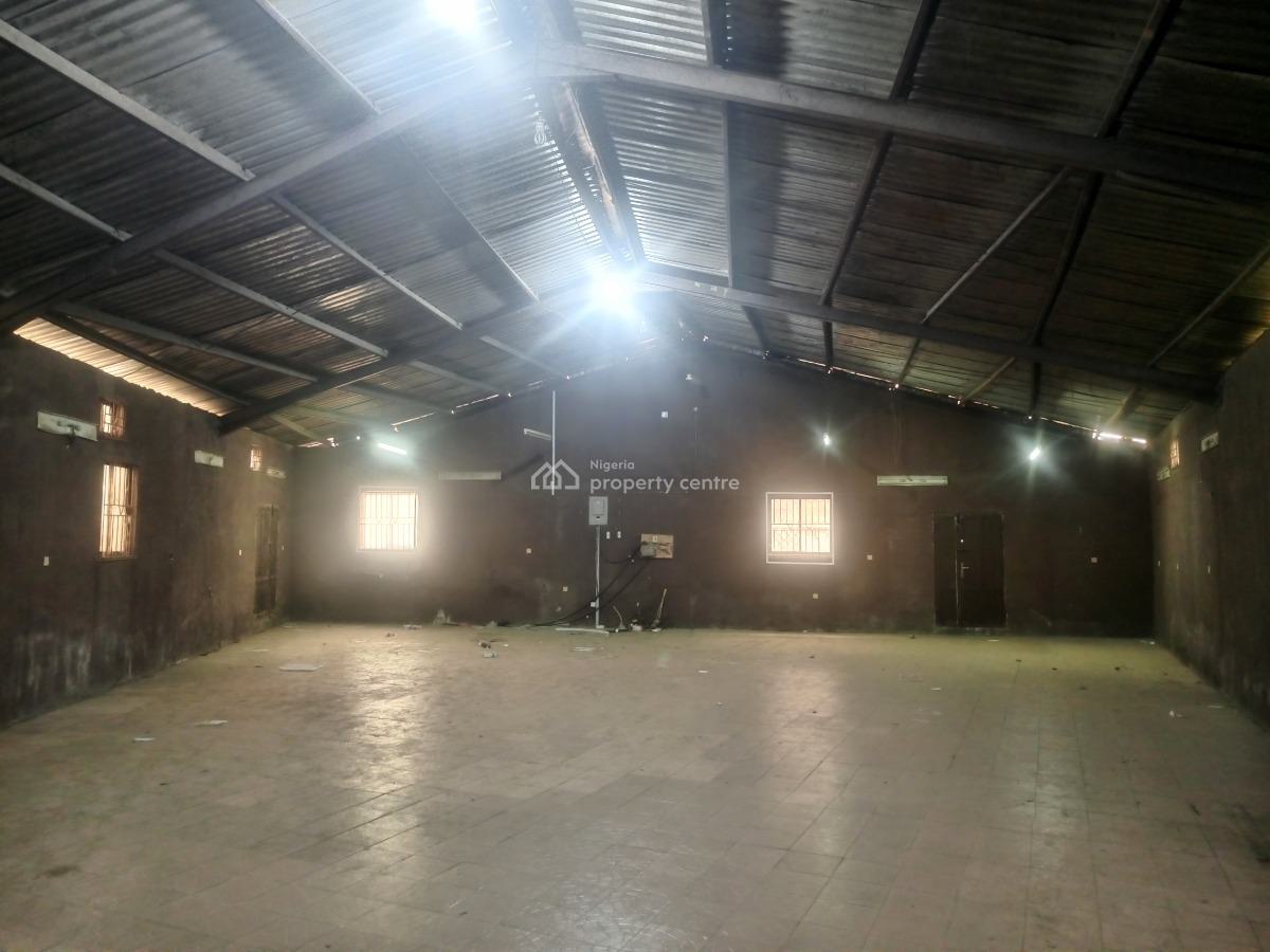 Warehouse Measuring 300sqm Located in a Serene Neighbourhood at Ikeja, Ikeja Gra, Ikeja, Lagos, Warehouse for Rent