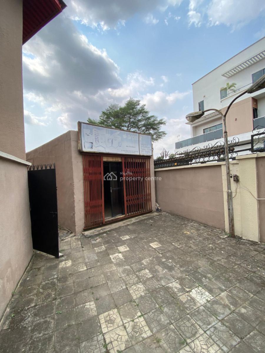 Warehouse Measuring 300sqm Located in a Serene Neighbourhood, Ikeja Gra, Ikeja, Lagos, Warehouse for Rent