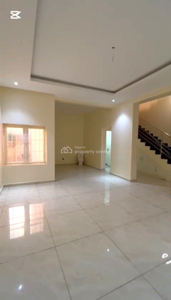 4-bedrooms Terrace Duplex with Bq, Tarred Road, Guzape District, Abuja, Terraced Duplex for Rent