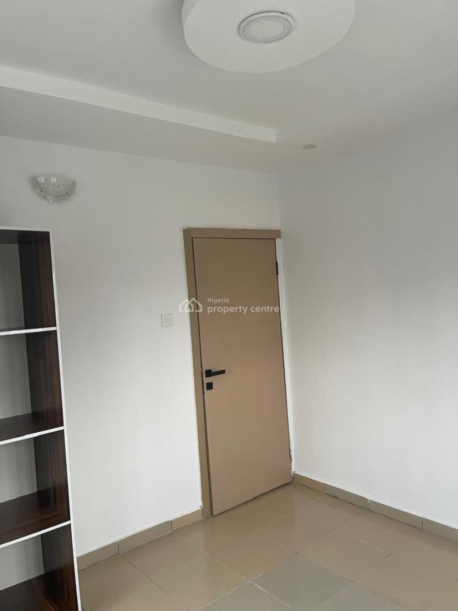 Luxury 2 Bedroom Flat, Along The Road, Gra Estate, Abijo, Lekki, Lagos, Flat / Apartment for Rent