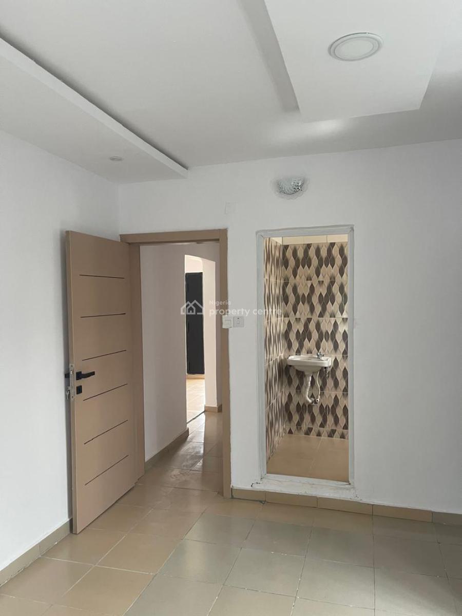 Luxury 2 Bedroom Flat, Along The Road, Gra Estate, Abijo, Lekki, Lagos, Flat / Apartment for Rent