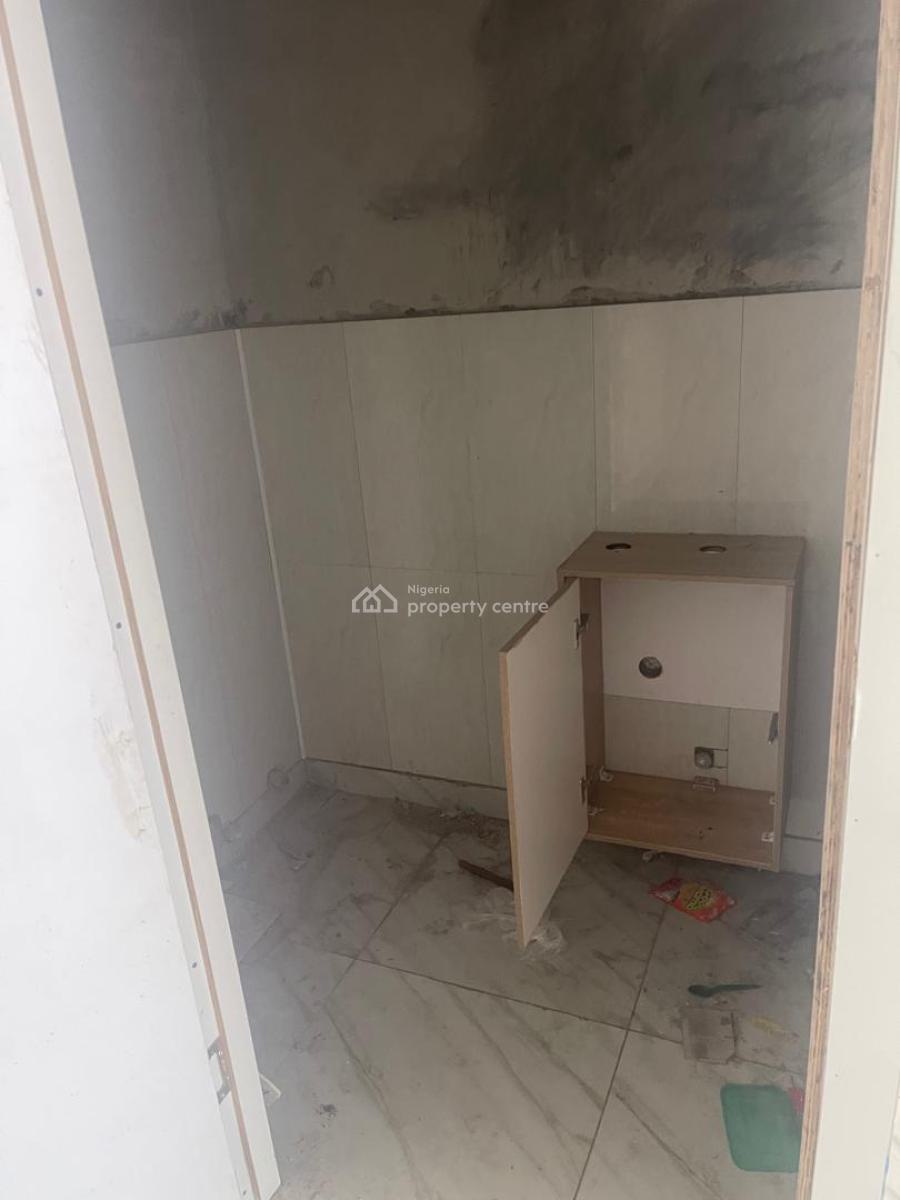 Open Plan Office and Shop Space, Between Shoprite and Emperor Estate, Sangotedo, Ajah, Lagos, Plaza / Complex / Mall for Rent