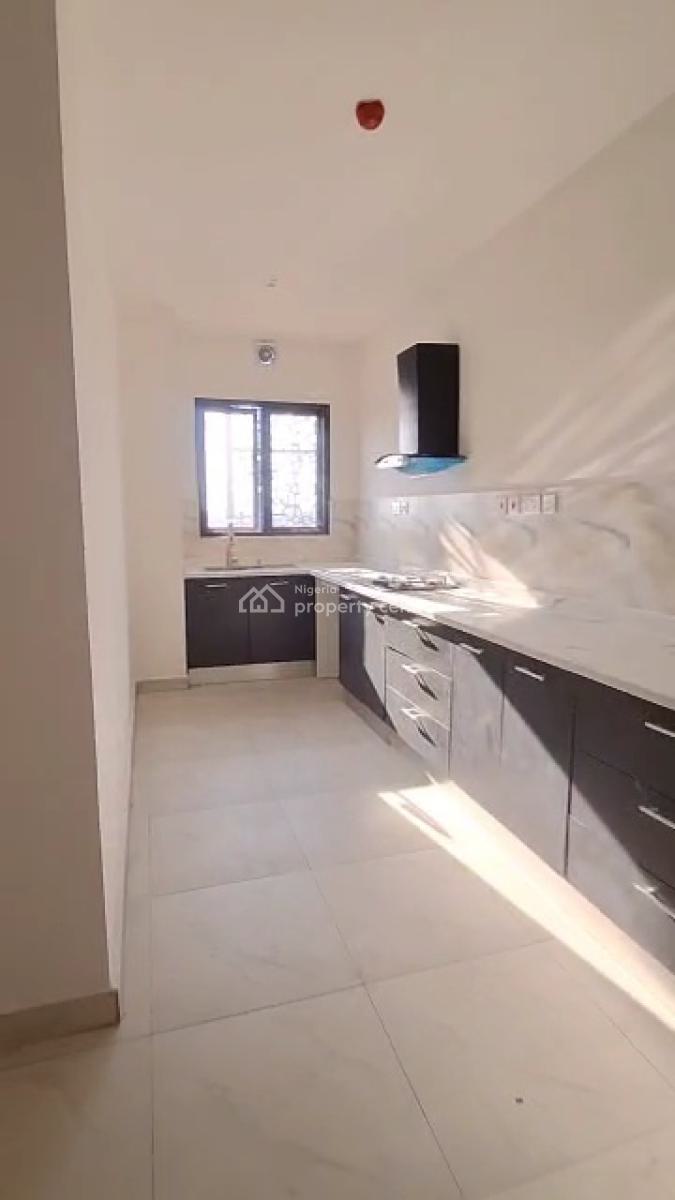 Luxurious 3bedroom Flat Ensuit Upstairs with Bq, Off Admiralty Way, Lekki Phase 1, Lekki, Lagos, Flat / Apartment for Sale