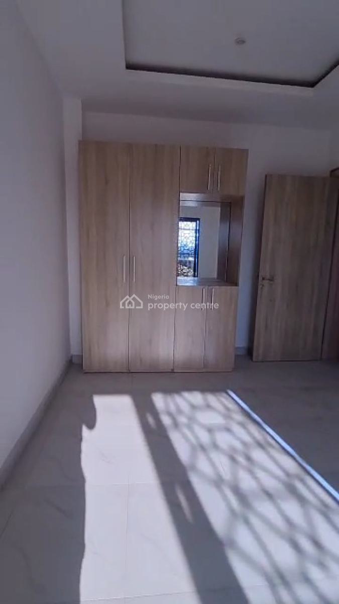 Luxurious 3bedroom Flat Ensuit Upstairs with Bq, Off Admiralty Way, Lekki Phase 1, Lekki, Lagos, Flat / Apartment for Sale
