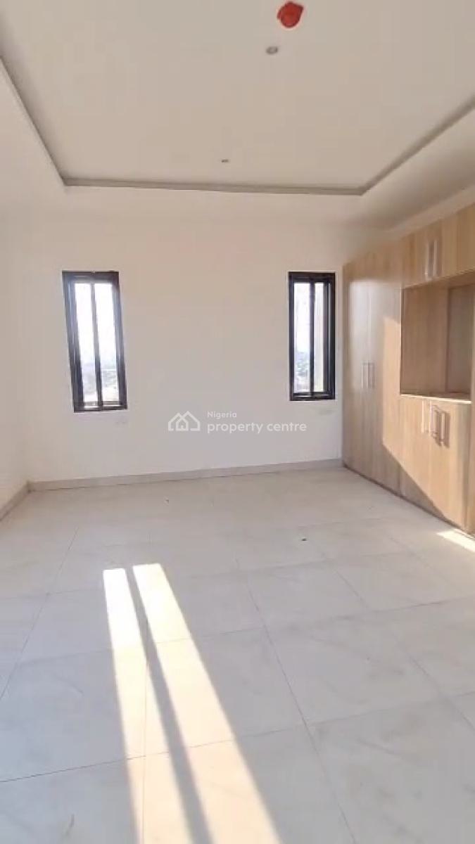 Luxurious 3bedroom Flat Ensuit Upstairs with Bq, Off Admiralty Way, Lekki Phase 1, Lekki, Lagos, Flat / Apartment for Sale