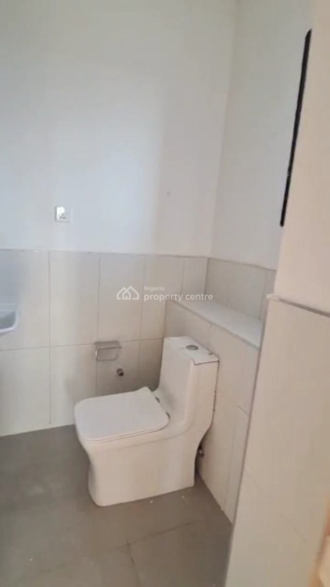 Luxurious 3bedroom Flat Ensuit Upstairs with Bq, Off Admiralty Way, Lekki Phase 1, Lekki, Lagos, Flat / Apartment for Sale