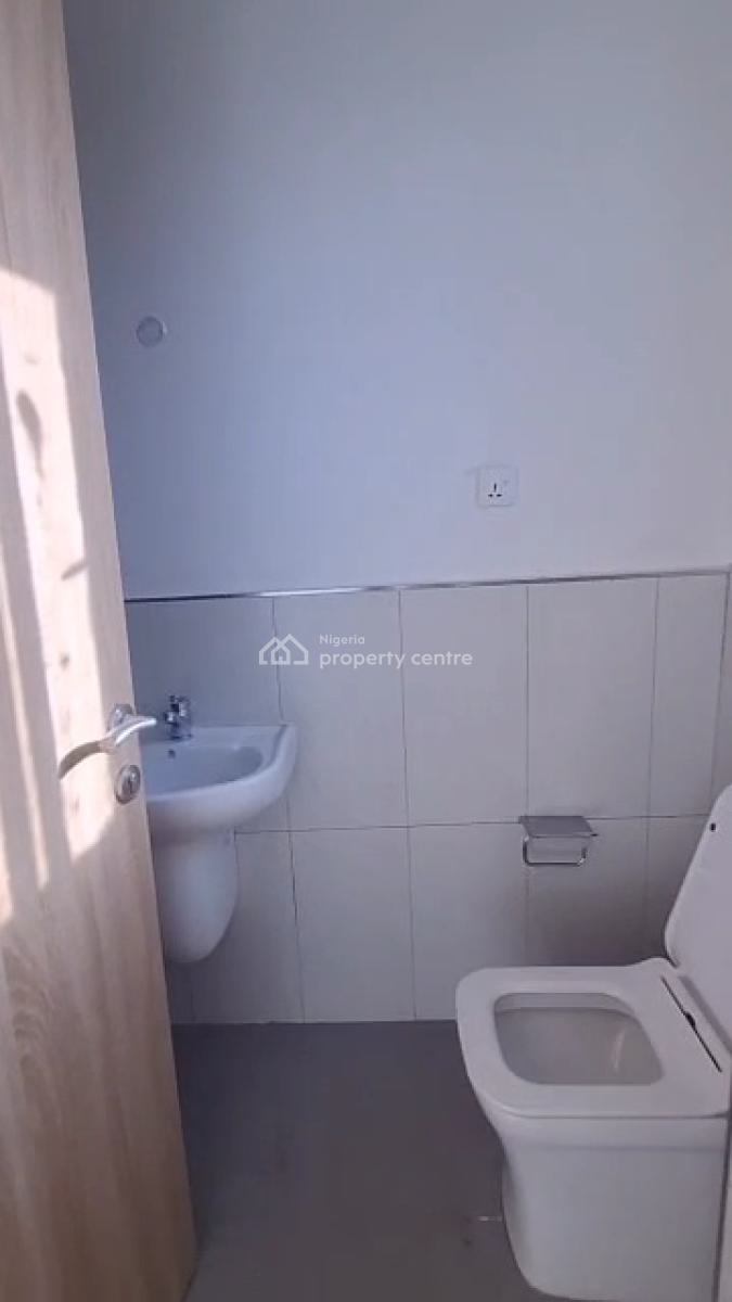 Luxurious 3bedroom Flat Ensuit Upstairs with Bq, Off Admiralty Way, Lekki Phase 1, Lekki, Lagos, Flat / Apartment for Sale