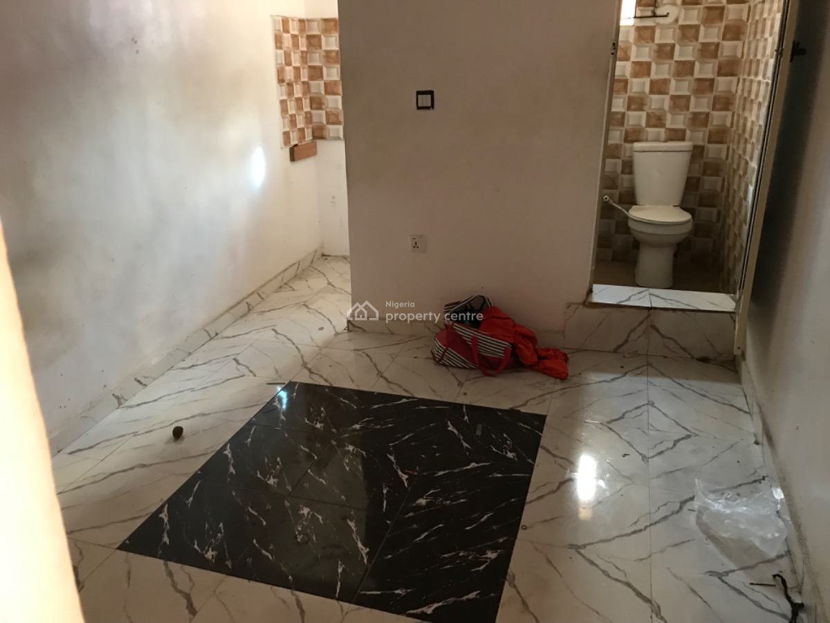 Lovely Selfcontain, Shomolu, Shomolu, Lagos, Self Contain (single Rooms) for Rent