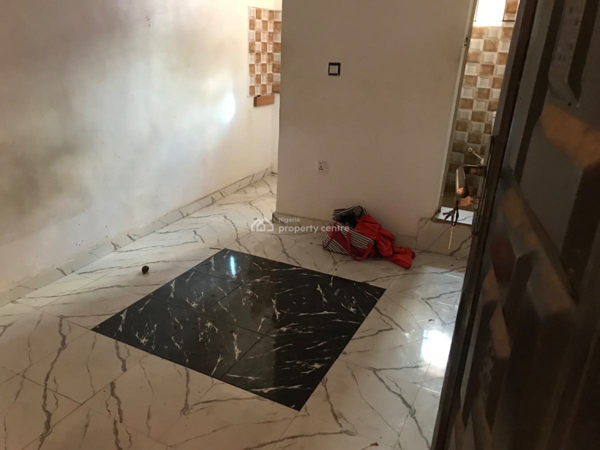 Lovely Selfcontain, Shomolu, Shomolu, Lagos, Self Contain (single Rooms) for Rent