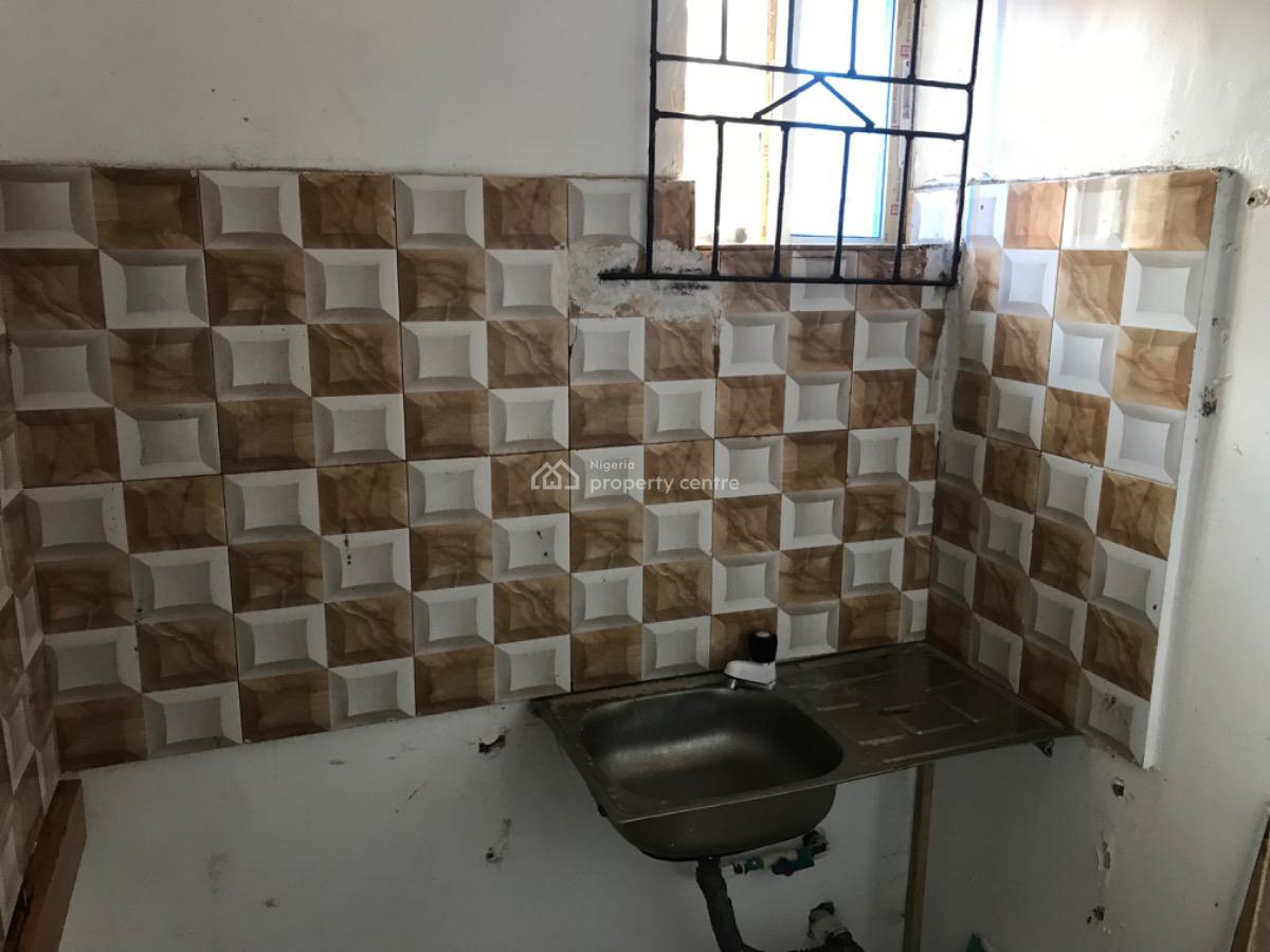 Lovely Selfcontain, Shomolu, Shomolu, Lagos, Self Contain (single Rooms) for Rent