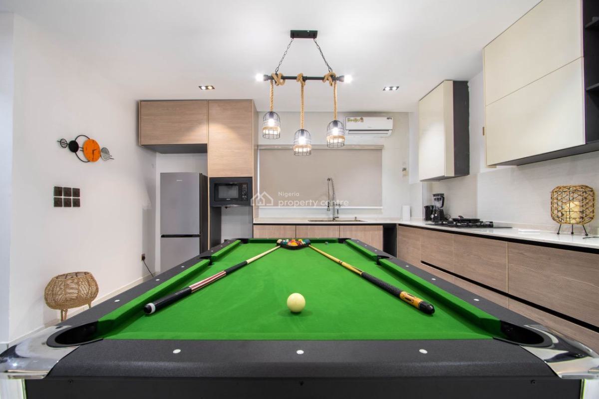 Cozy 3 Bedroom Apartment with Top Notch Amenities Available., Lekki Phase 1, Lekki, Lagos, Flat / Apartment Short Let