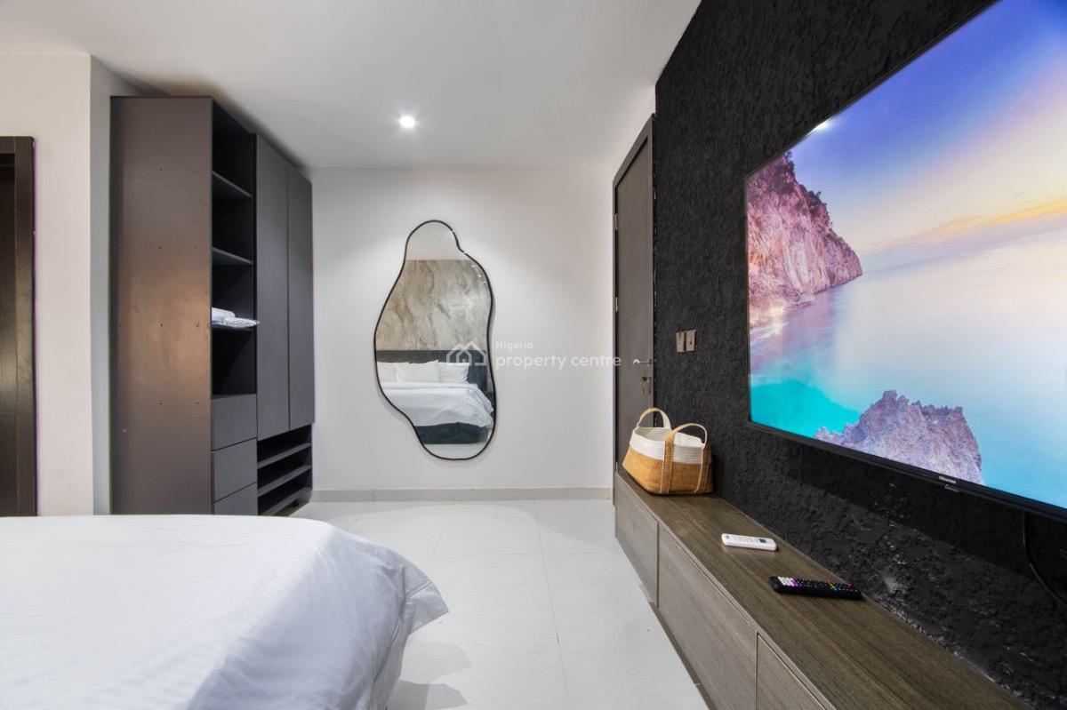 Cozy 3 Bedroom Apartment with Top Notch Amenities Available., Lekki Phase 1, Lekki, Lagos, Flat / Apartment Short Let