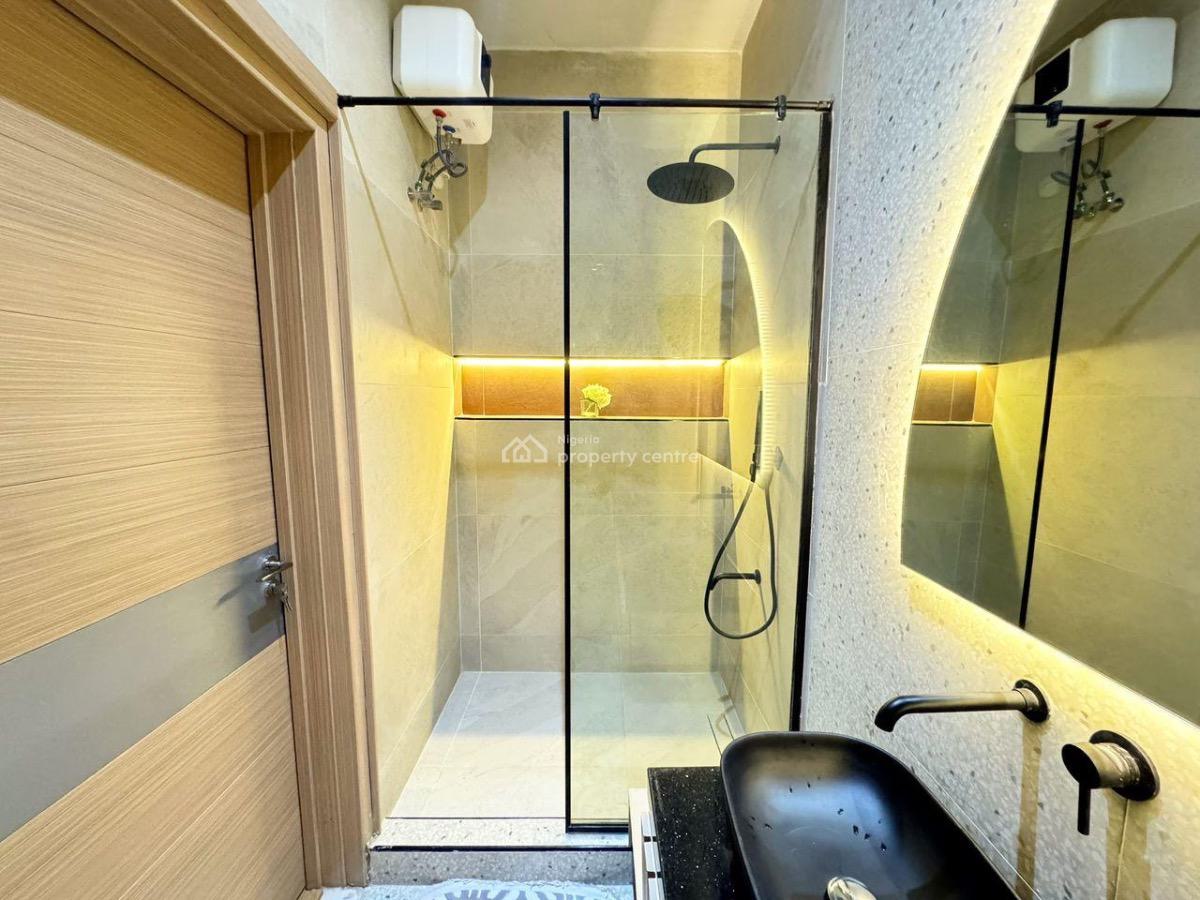 Cozy3  Bedroom Apartment with Top Notch Amenities Available., Lekki Phase 1, Lekki, Lagos, Flat / Apartment Short Let