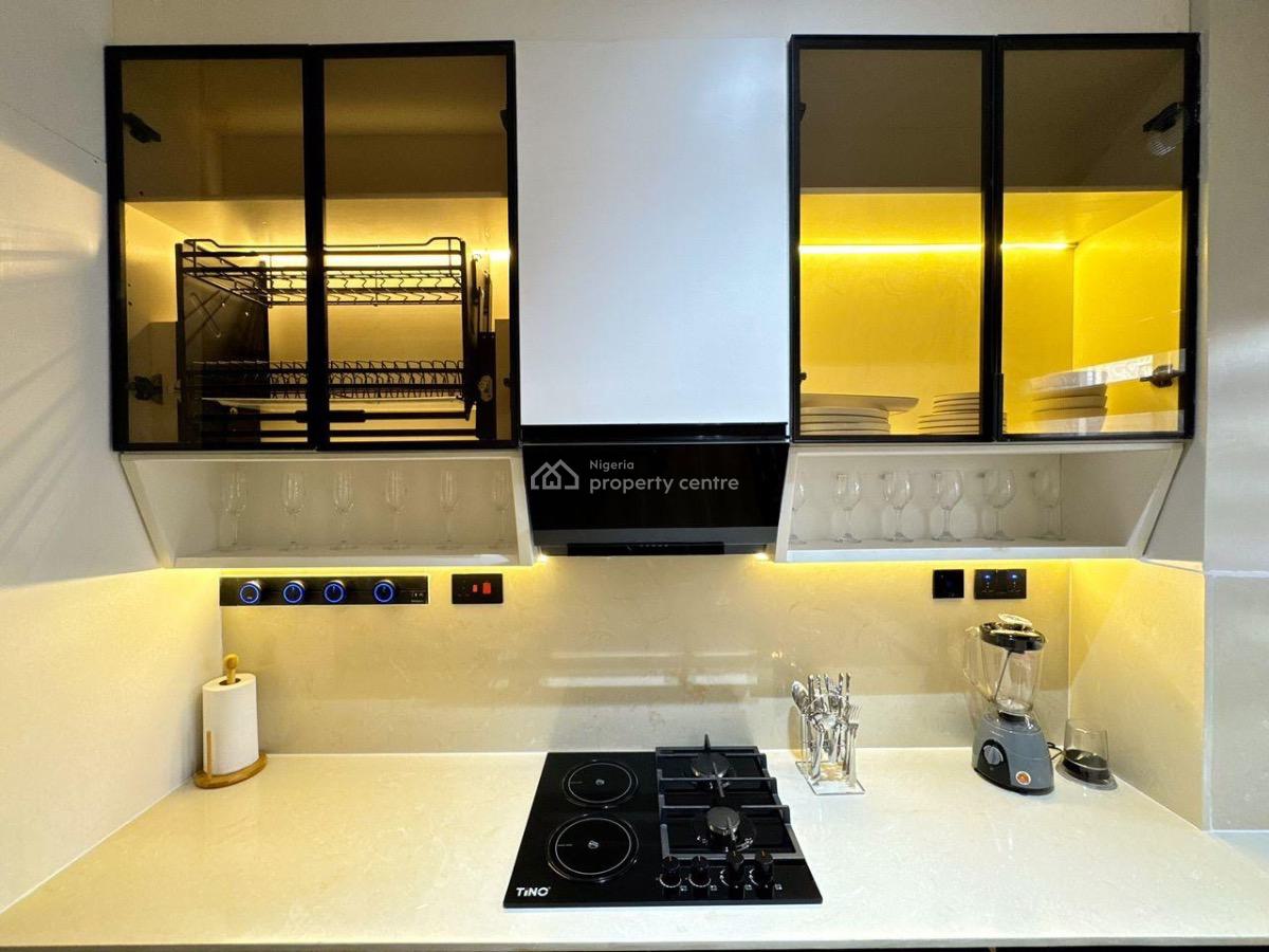 Cozy3  Bedroom Apartment with Top Notch Amenities Available., Lekki Phase 1, Lekki, Lagos, Flat / Apartment Short Let