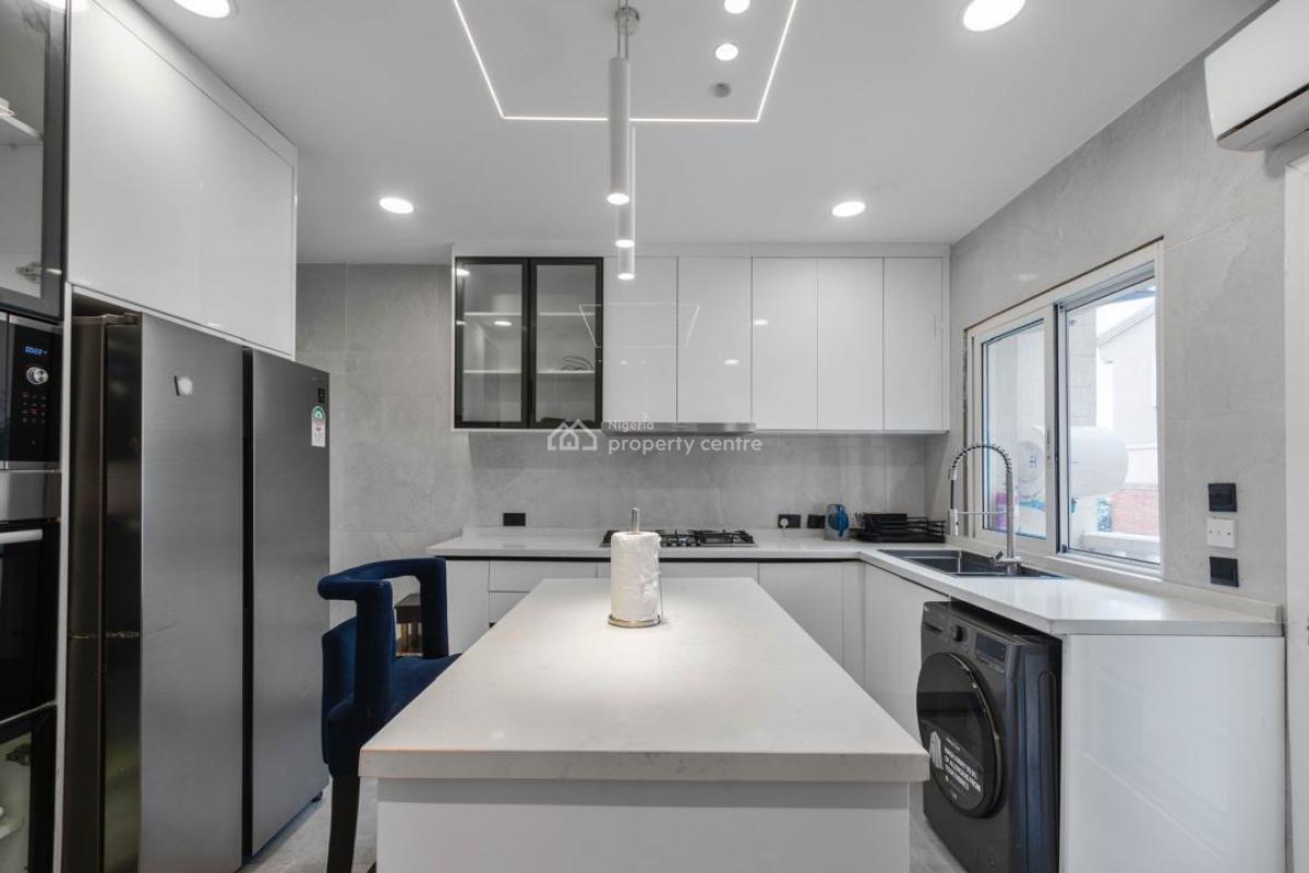 2 Bedroom Apartment with Ps5 and Other Top Notch Amenities Available F, Lekki Phase 1, Lekki, Lagos, Flat / Apartment Short Let