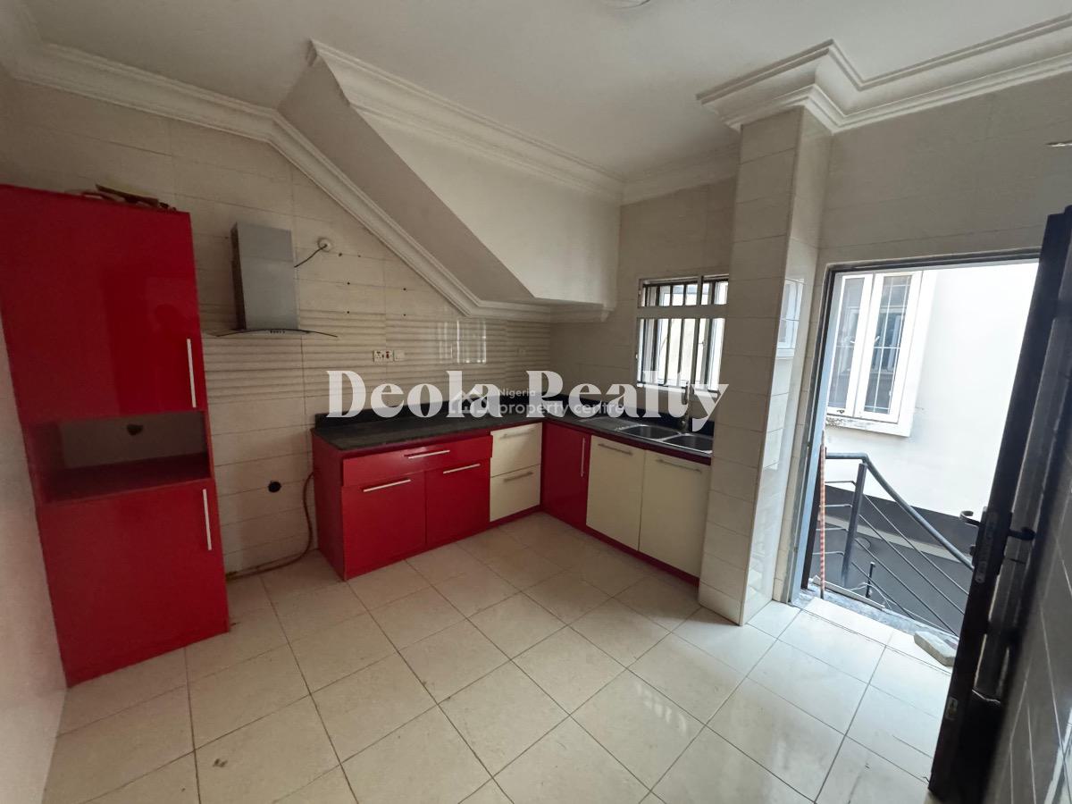 an Executive 4 Bedroom Maisonette with Rooftop Terrace, U3 Estate, Lekki Right Right Side, Oniru, Victoria Island (vi), Lagos, Flat / Apartment for Rent
