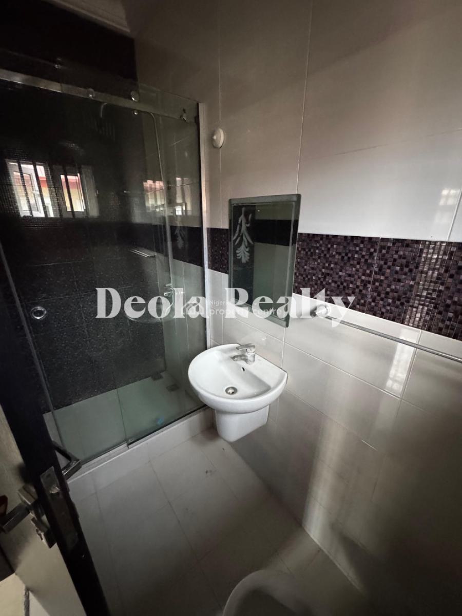 an Executive 4 Bedroom Maisonette with Rooftop Terrace, U3 Estate, Lekki Right Right Side, Oniru, Victoria Island (vi), Lagos, Flat / Apartment for Rent