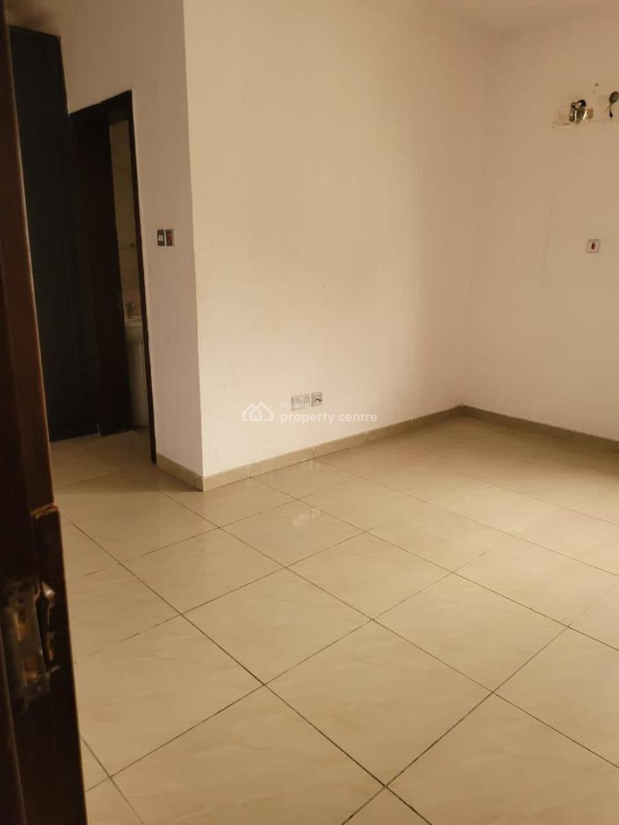 Budget-friendly 4 Bedroom Terraced Duplex with Bq in a Secure Estate, Osapa London, Lekki, Lagos, Terraced Duplex for Sale