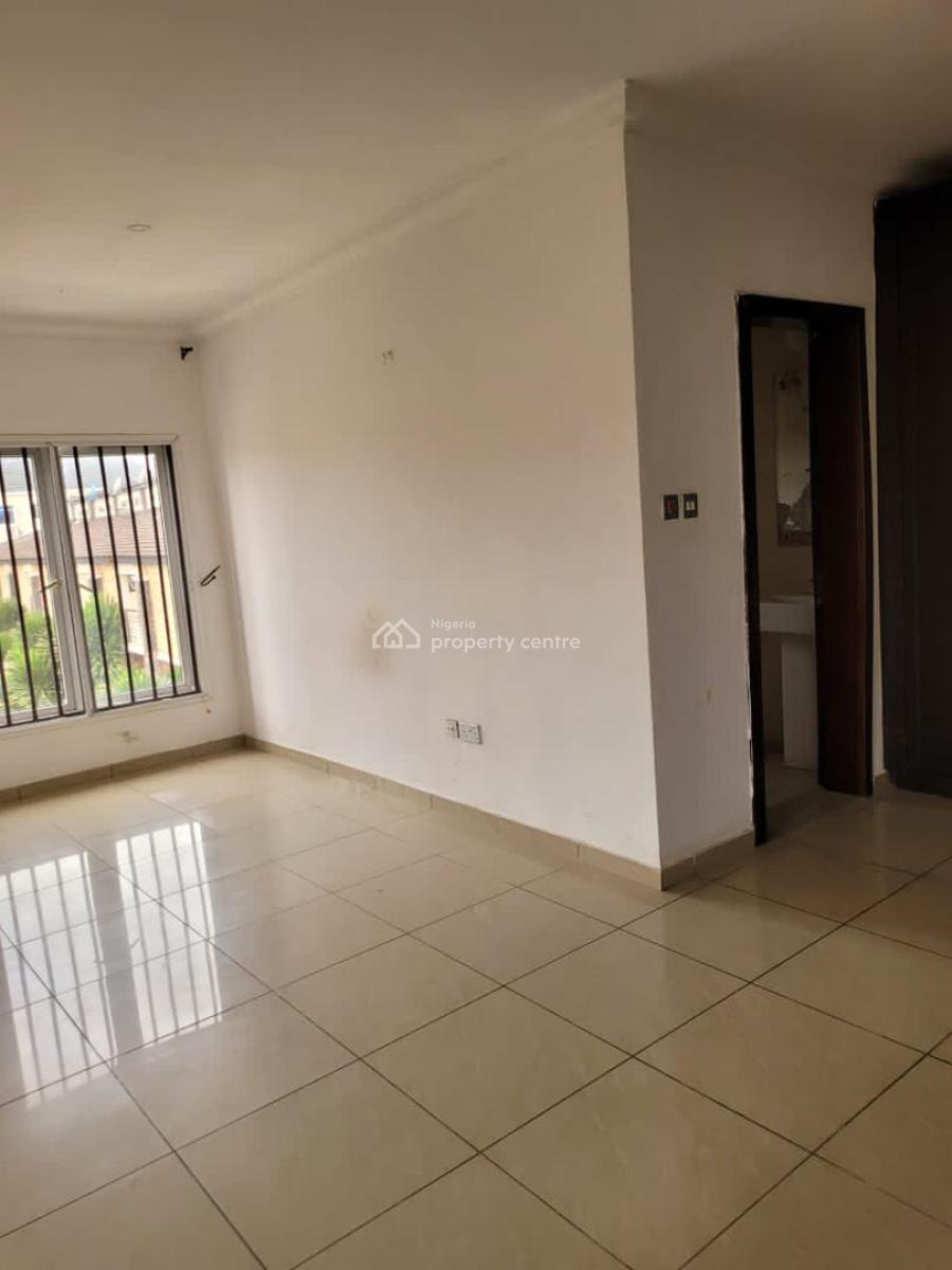 Budget-friendly 4 Bedroom Terraced Duplex with Bq in a Secure Estate, Osapa London, Lekki, Lagos, Terraced Duplex for Sale